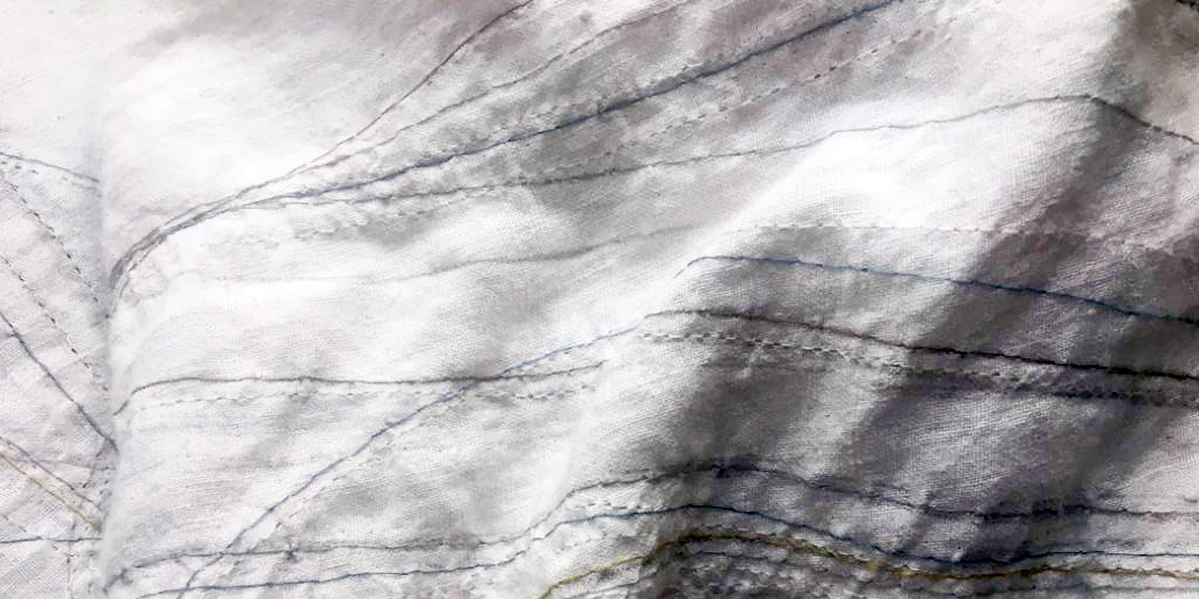 Tessuto di lino vintage ricamato a mano, particolare