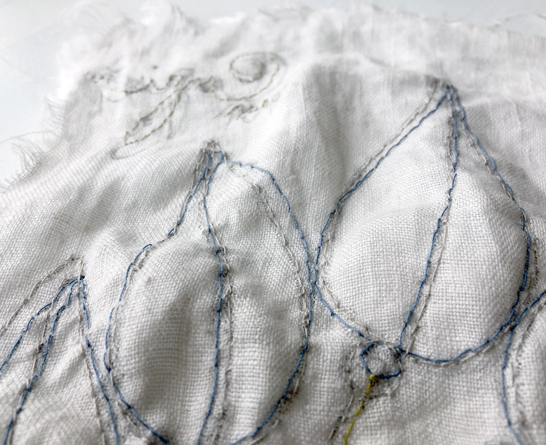 Ricamo contemporaneo su stoffa antica e fragile, particolare, progress