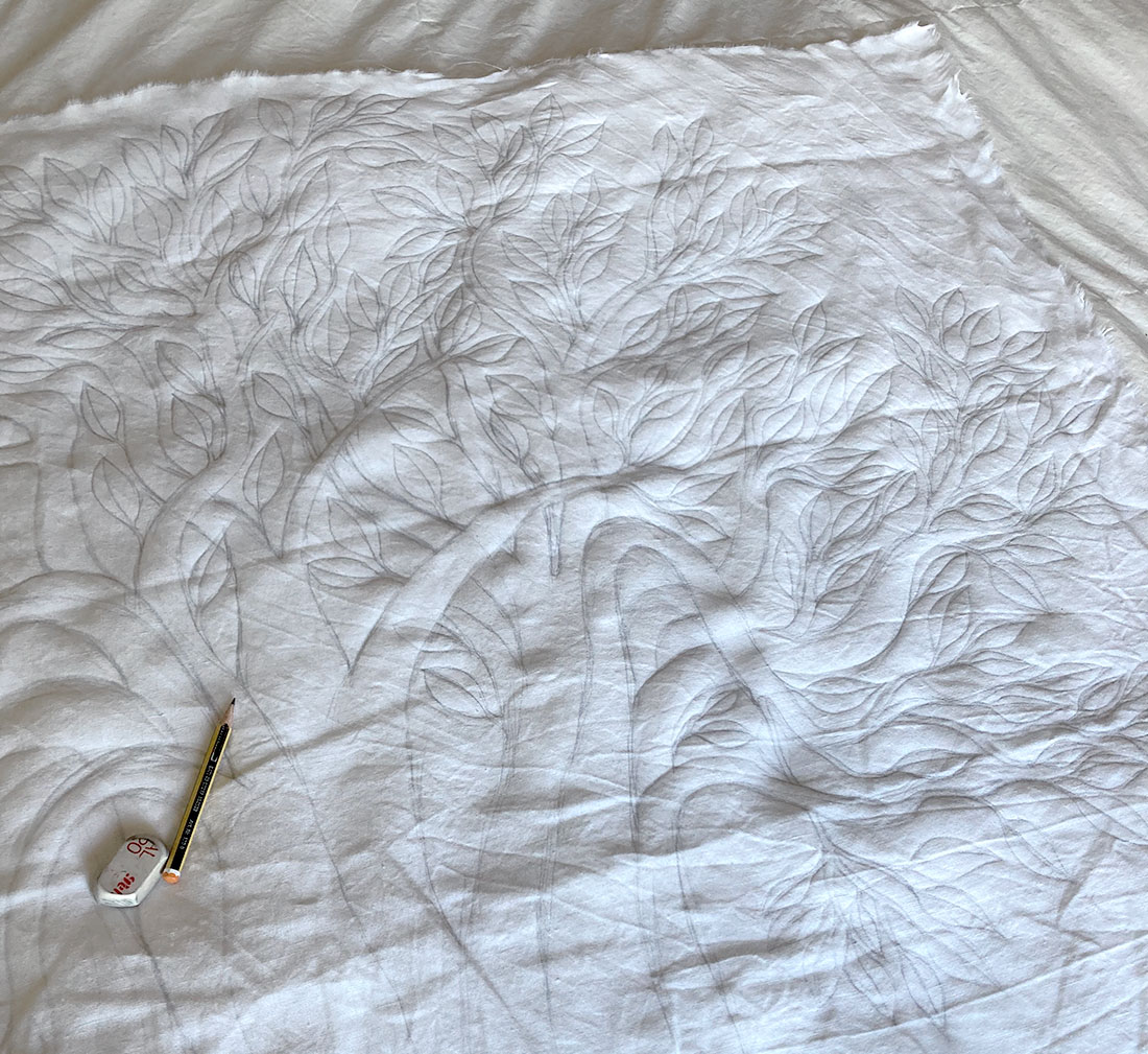 disegno preliminare a matita per un ricamo che raffigura un albero