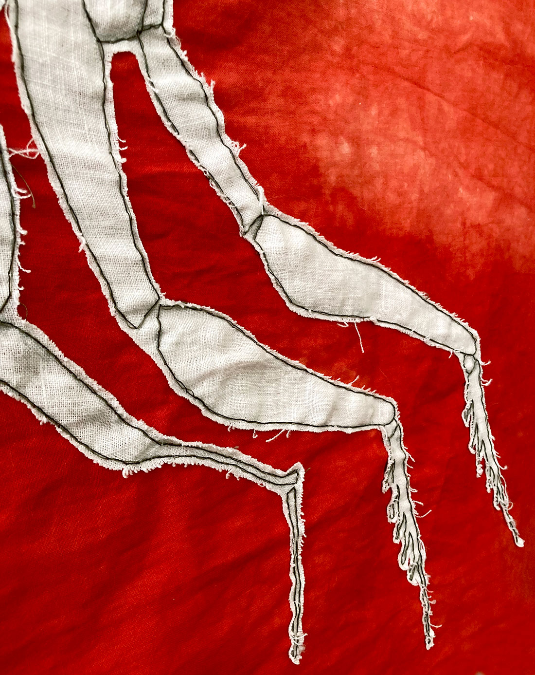 Ricamo esposto alla Biennale di Fiber Art 2024 a Valtopina – Sonia izn Piscicelli