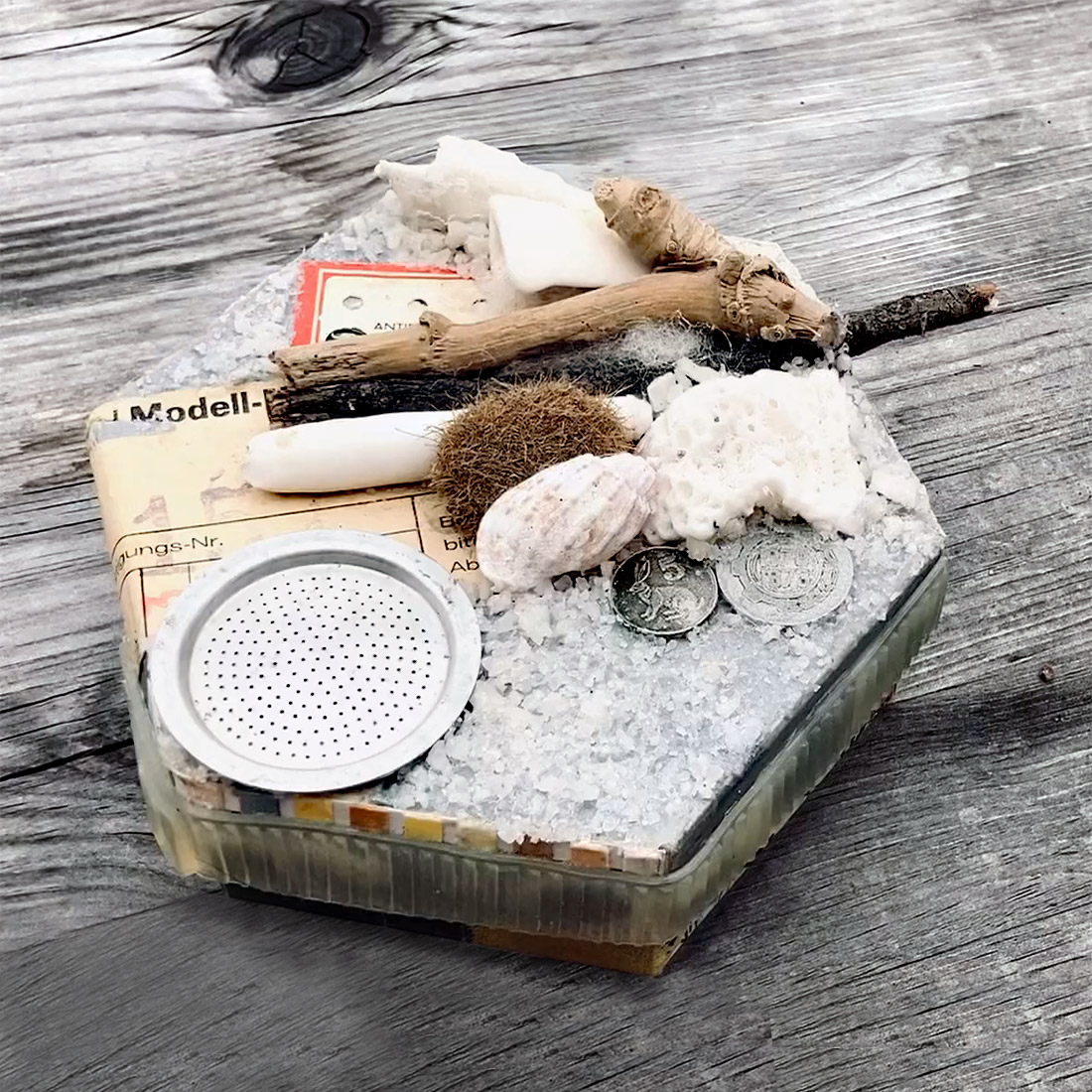 Ricamo contemporaneo ✦ El siempre mar, custodito in scatola d’artista, pezzo unico