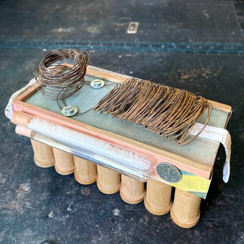 Ricamo contemporaneo ✦ Naufragare, in scatola d’artista fatta a mano