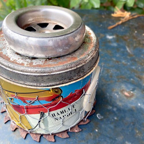 Ricamo contemporaneo ✦ Nel fosso, materiali recuperati, pezzo unico