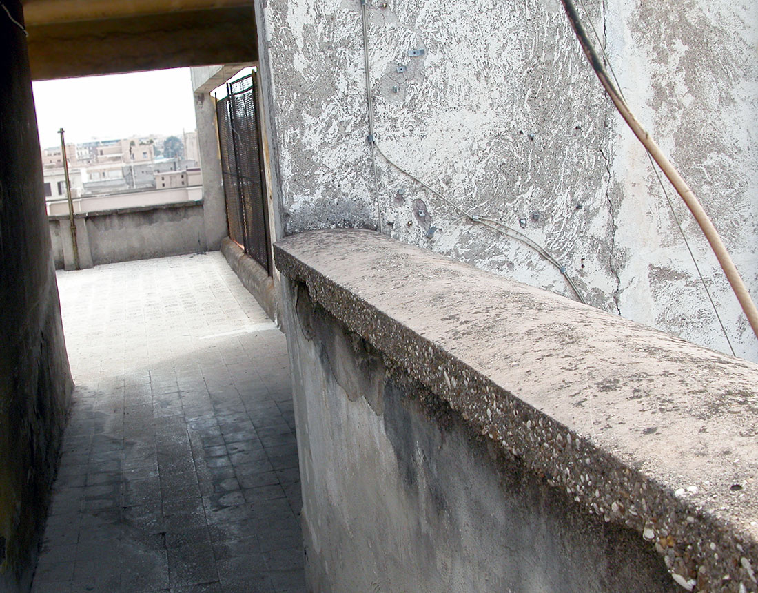 terrazzoroma2003_11 Roma, ottobre 2003, scorcio du un terrazzo a San Giovanni