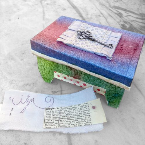 Talismano indossabile sull'importanza del tempo presente