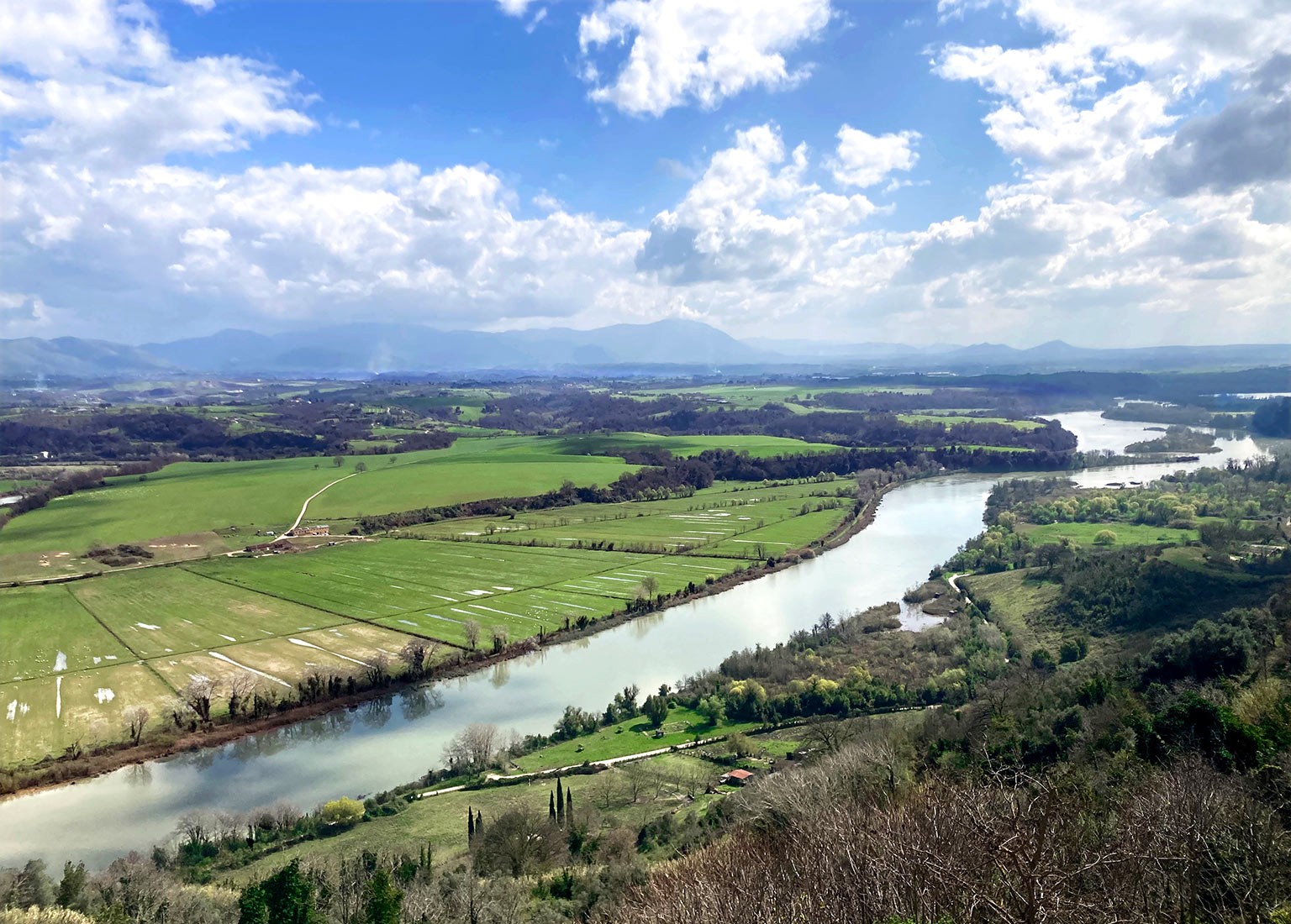 Il Tevere visto dal paese di Nazzano
